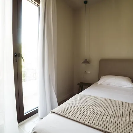 Yasemi 阿尔戈斯托利翁